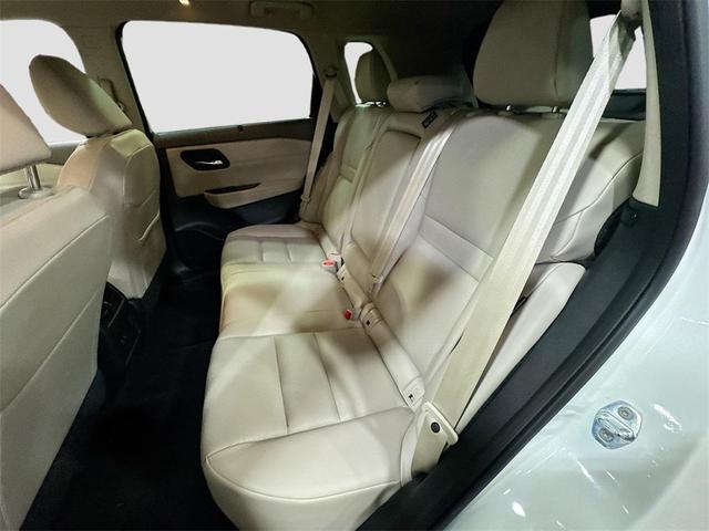 Photo of 2023 Pearl White Nissan Rogue