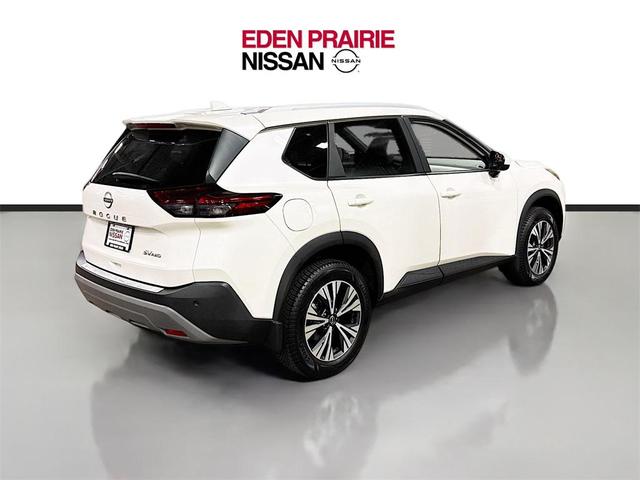 Photo of 2023 Pearl White Nissan Rogue
