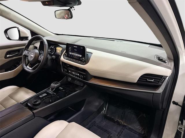 Photo of 2023 Pearl White Nissan Rogue