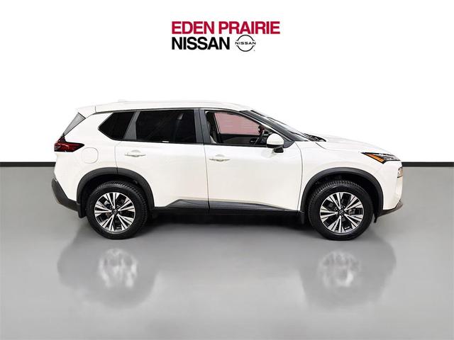 Photo of 2023 Pearl White Nissan Rogue