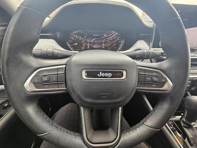 Photo of 2022 Silver Jeep Compass