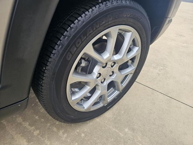 Photo of 2022 Silver Jeep Compass
