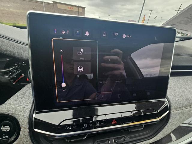 Photo of 2022 Silver Jeep Compass