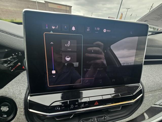 Photo of 2022 Silver Jeep Compass