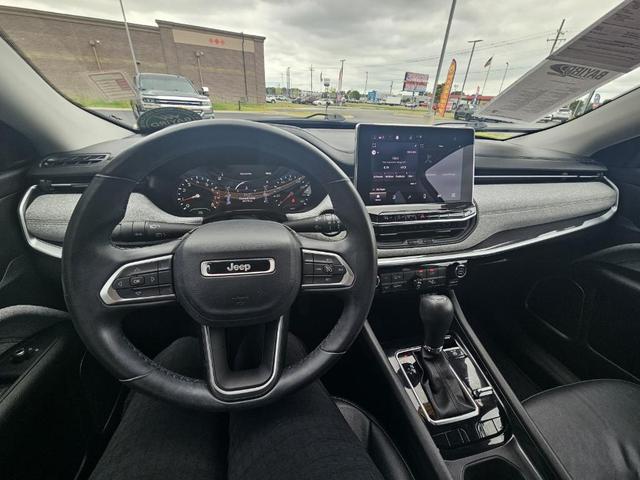 Photo of 2022 Silver Jeep Compass