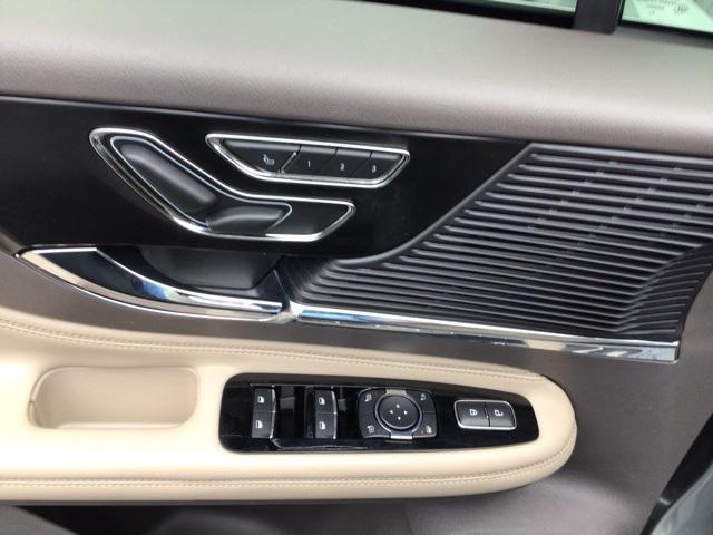 Photo of 2022 Silver Radiance Metallic Lincoln Corsair