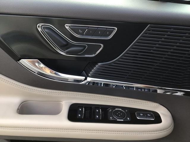 Photo of 2022 Pristine White Lincoln Corsair