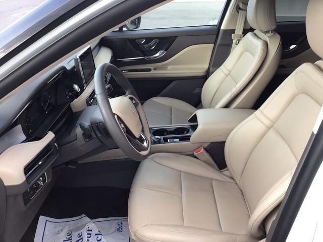 Photo of 2022 Pristine White Lincoln Corsair