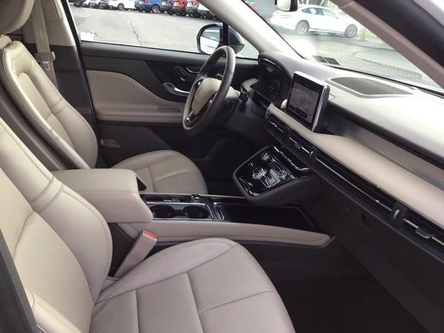 Photo of 2022 Pristine White Lincoln Corsair