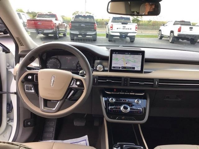 Photo of 2022 Pristine White Lincoln Corsair