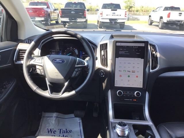 Photo of 2024 Iconic Silver Metallic Ford Edge