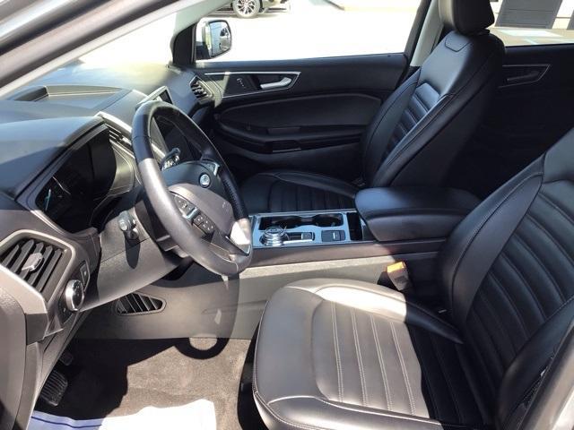 Photo of 2024 Iconic Silver Metallic Ford Edge