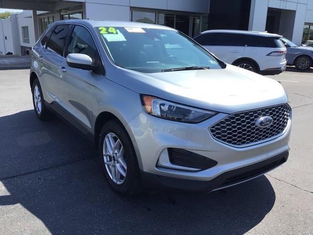 Photo of 2024 Iconic Silver Metallic Ford Edge