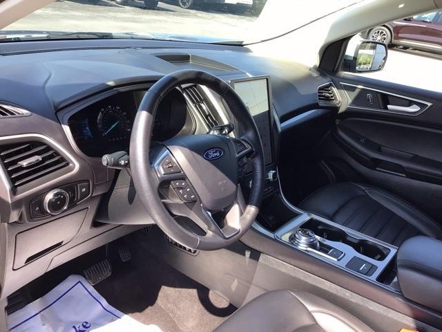 Photo of 2024 Iconic Silver Metallic Ford Edge