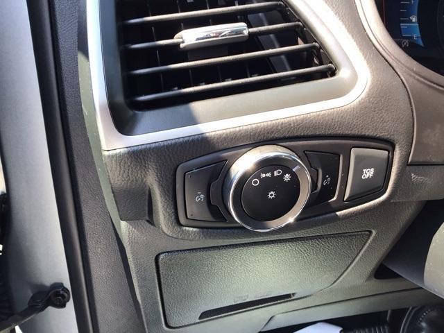 Photo of 2024 Iconic Silver Metallic Ford Edge