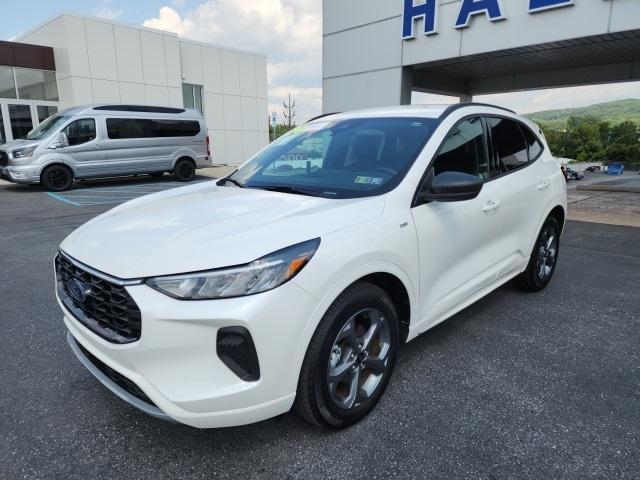 Photo of 2024 Star White Ford Escape