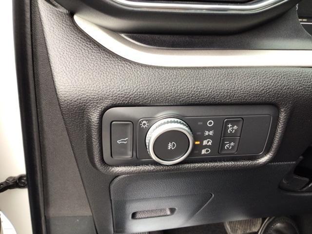 Photo of 2022 White Metallic Ford Explorer