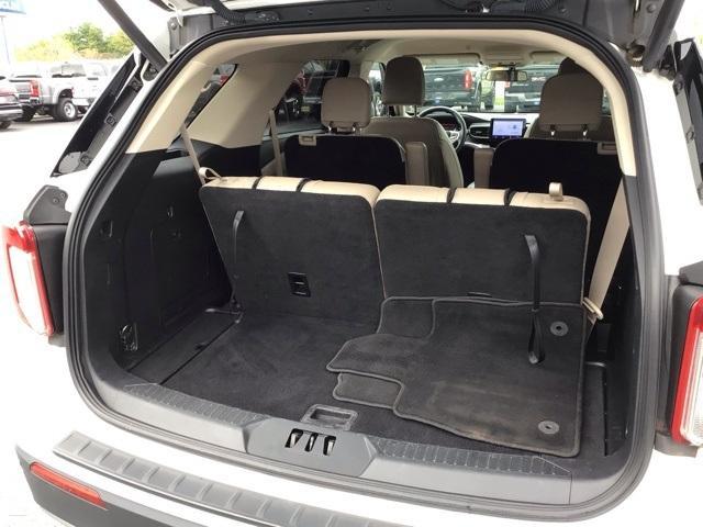 Photo of 2022 White Metallic Ford Explorer
