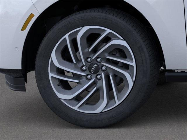 Photo of 2025 Crystal White Metallic Lincoln Navigator L