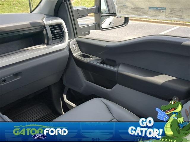 Photo of 2025 Oxford White Ford F-250