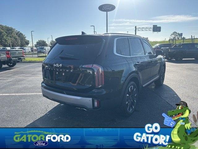 Photo of 2023 Ebony Black Kia Telluride