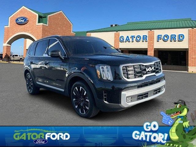 Photo of 2023 Ebony Black Kia Telluride