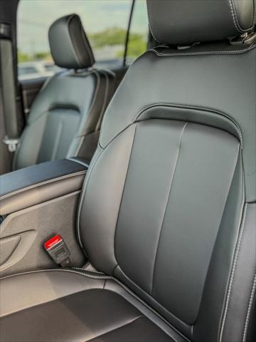 Photo of 2025 Diamond Black Crystal Pearlcoat Jeep Grand Cherokee L