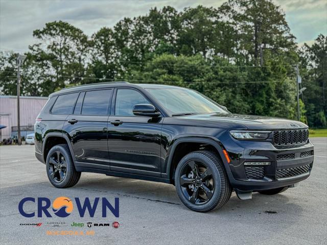 Photo of 2025 Diamond Black Crystal Pearlcoat Jeep Grand Cherokee L