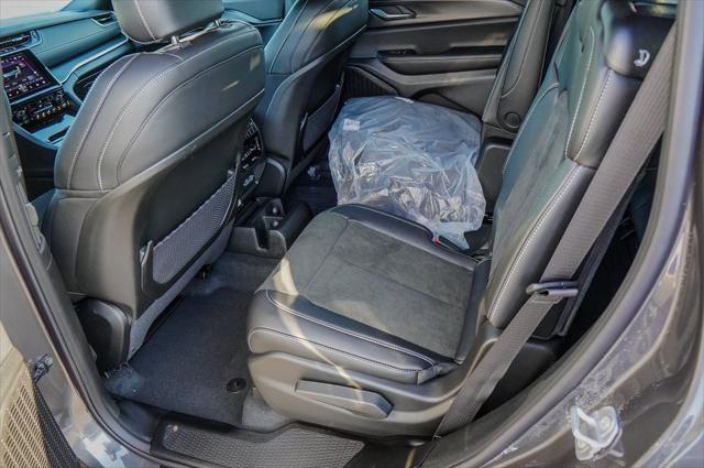 Photo of 2025 Baltic Gray Metallic Clearcoat Jeep Grand Cherokee L