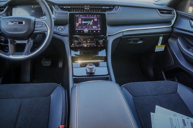 Photo of 2025 Baltic Gray Metallic Clearcoat Jeep Grand Cherokee L