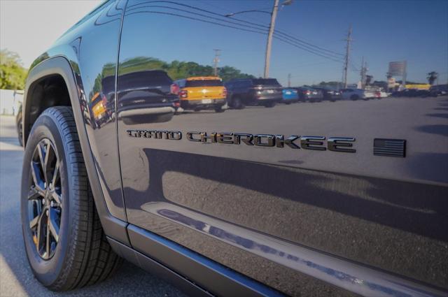 Photo of 2025 Baltic Gray Metallic Clearcoat Jeep Grand Cherokee L