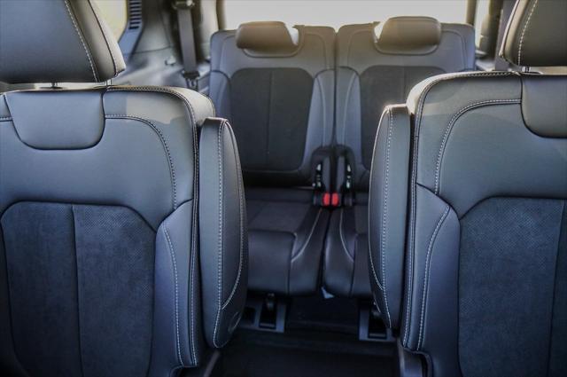 Photo of 2025 Baltic Gray Metallic Clearcoat Jeep Grand Cherokee L