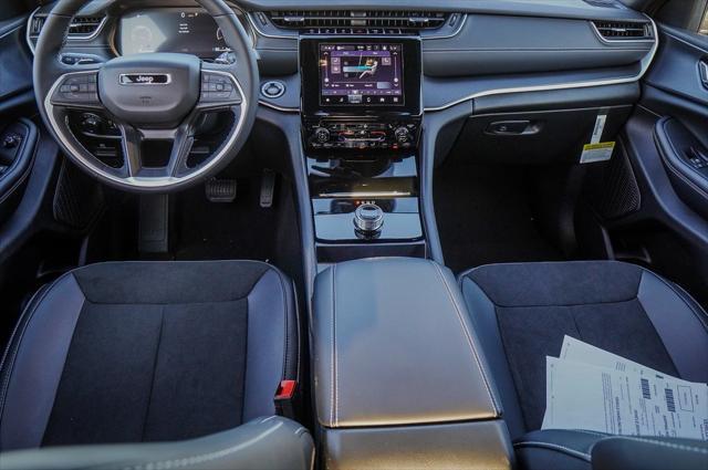Photo of 2025 Baltic Gray Metallic Clearcoat Jeep Grand Cherokee L