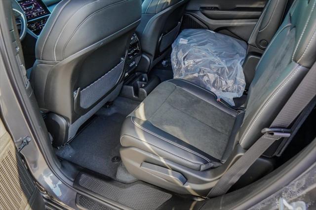 Photo of 2025 Baltic Gray Metallic Clearcoat Jeep Grand Cherokee L
