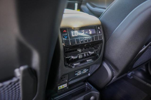 Photo of 2025 Baltic Gray Metallic Clearcoat Jeep Grand Cherokee L