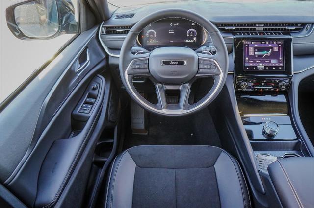 Photo of 2025 Baltic Gray Metallic Clearcoat Jeep Grand Cherokee L