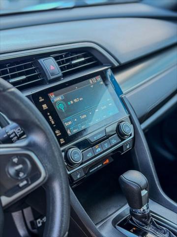 Photo of 2017 White Honda Civic