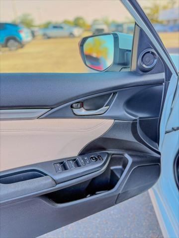 Photo of 2017 White Honda Civic