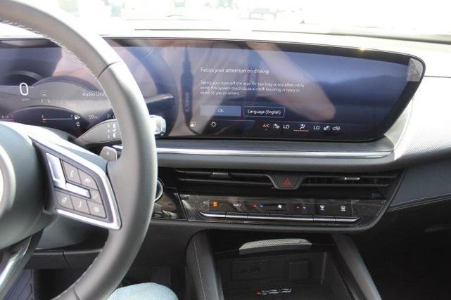 Photo of 2025 Summit White Buick Envision
