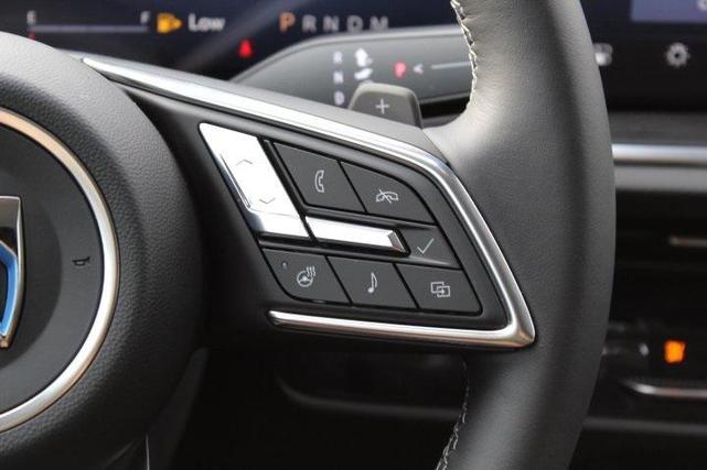 Photo of 2025 Summit White Buick Envision