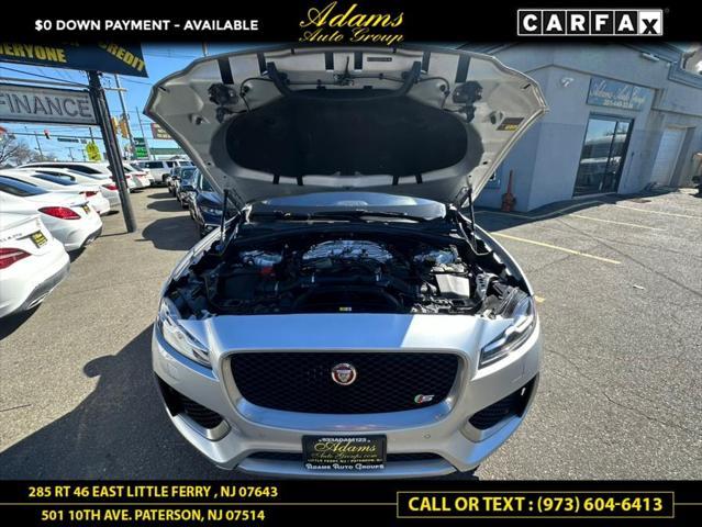Photo of 2017 Silver Jaguar F-PACE