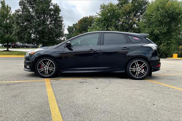Photo of 2016 Shadow Black Ford Focus ST