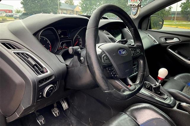 Photo of 2016 Shadow Black Ford Focus ST