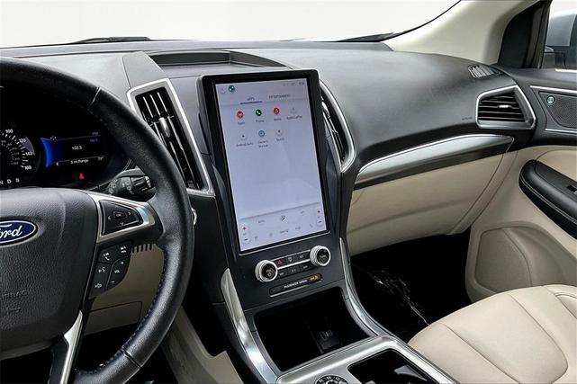 Photo of 2022 Silver Metallic Ford Edge