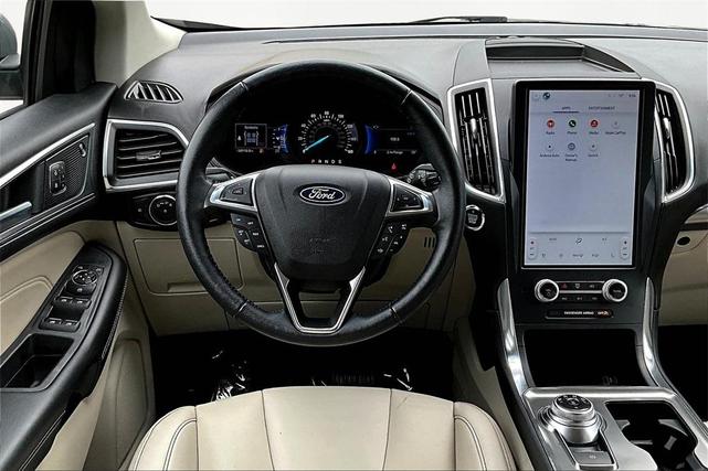 Photo of 2022 Silver Metallic Ford Edge