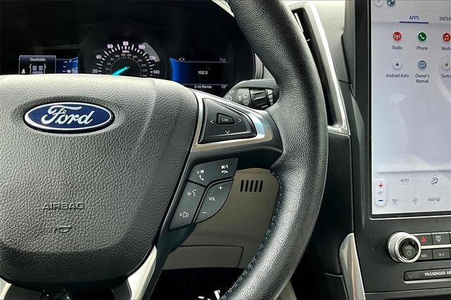 Photo of 2022 Silver Metallic Ford Edge