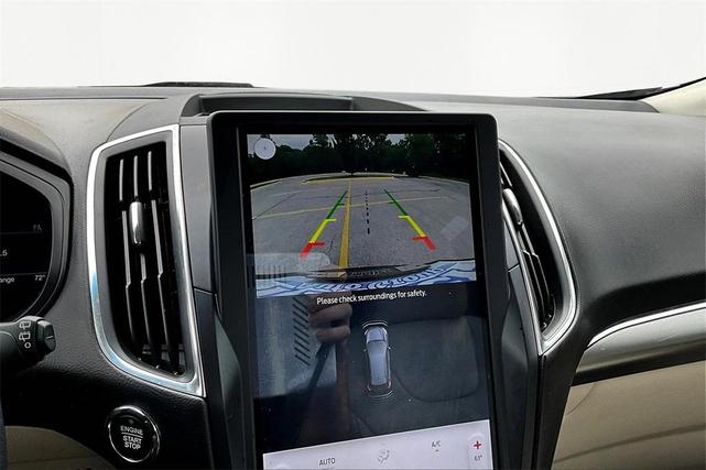 Photo of 2022 Silver Metallic Ford Edge