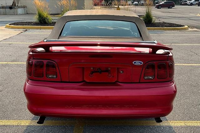 Photo of 1998 Red Ford Mustang