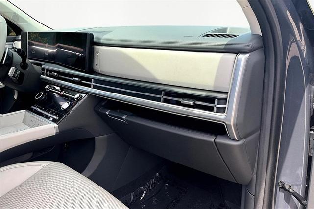Photo of 2025 Gray Hyundai SANTA FE