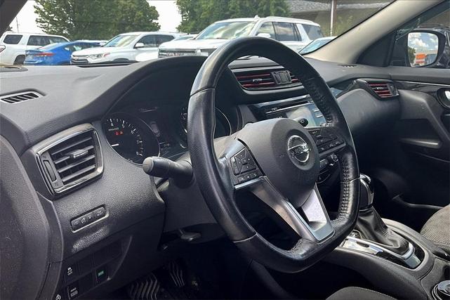Photo of 2017 Palatial Ruby Nissan Rogue Sport